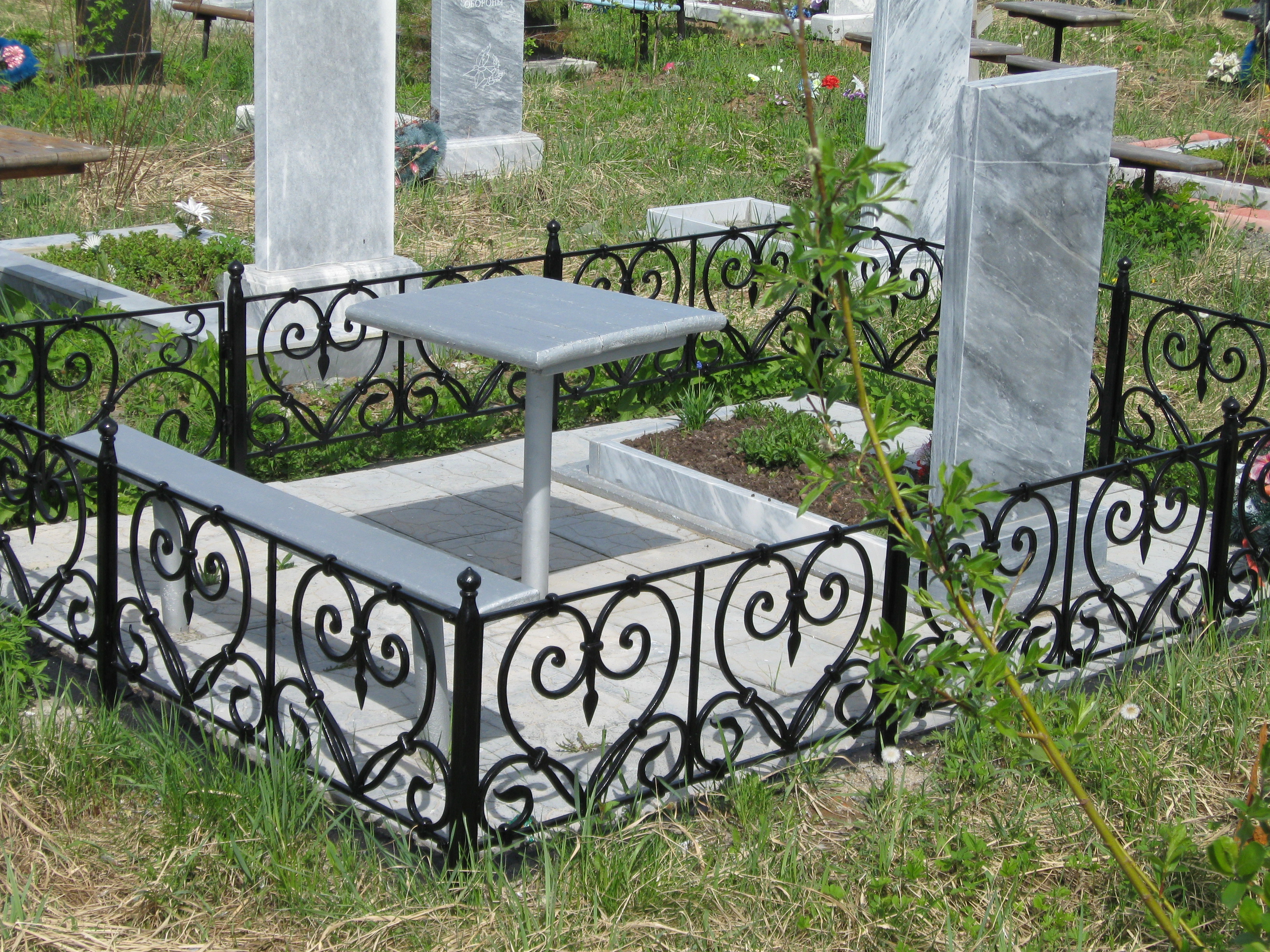 оградки столики лавочки на кладбище